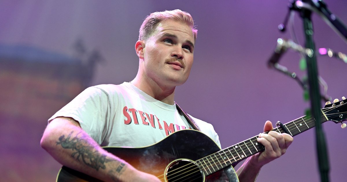 La historia de las citas del cantante Zach Bryan: desde su ex esposa hasta su aventura en el taburete del bar