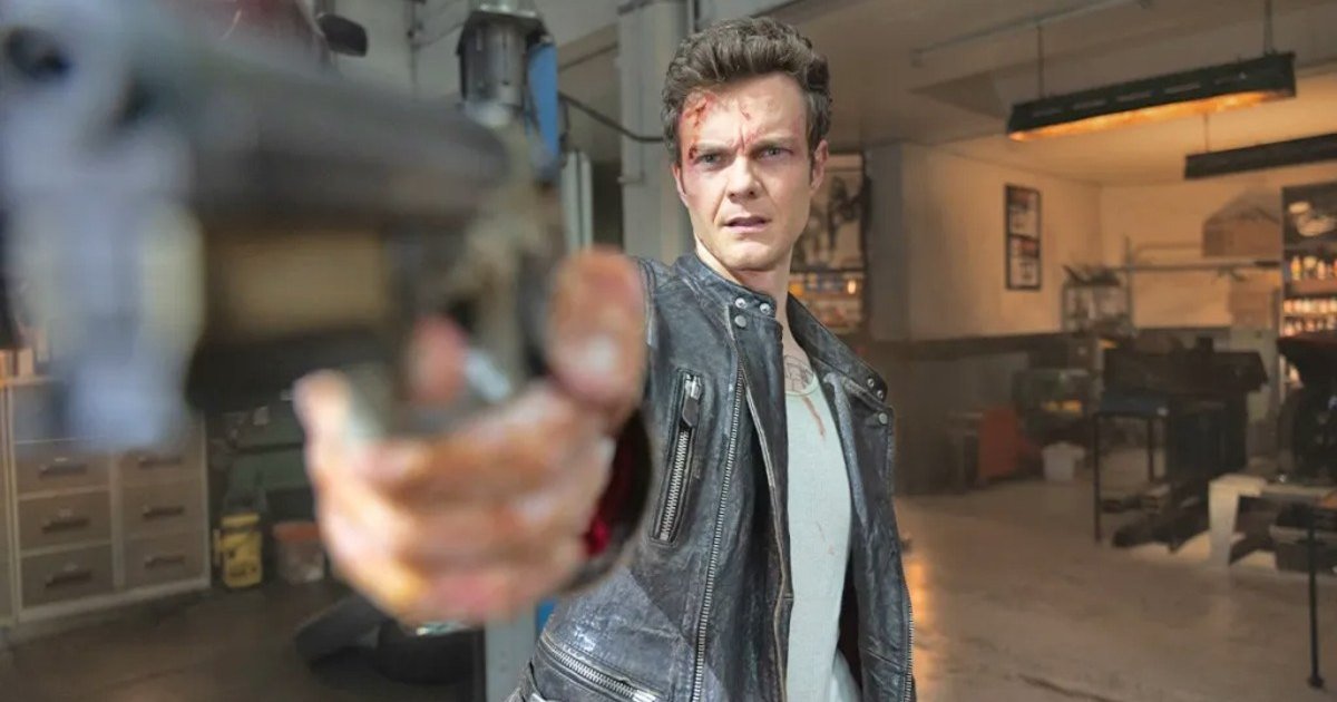 Un hombre apunta con su arma 