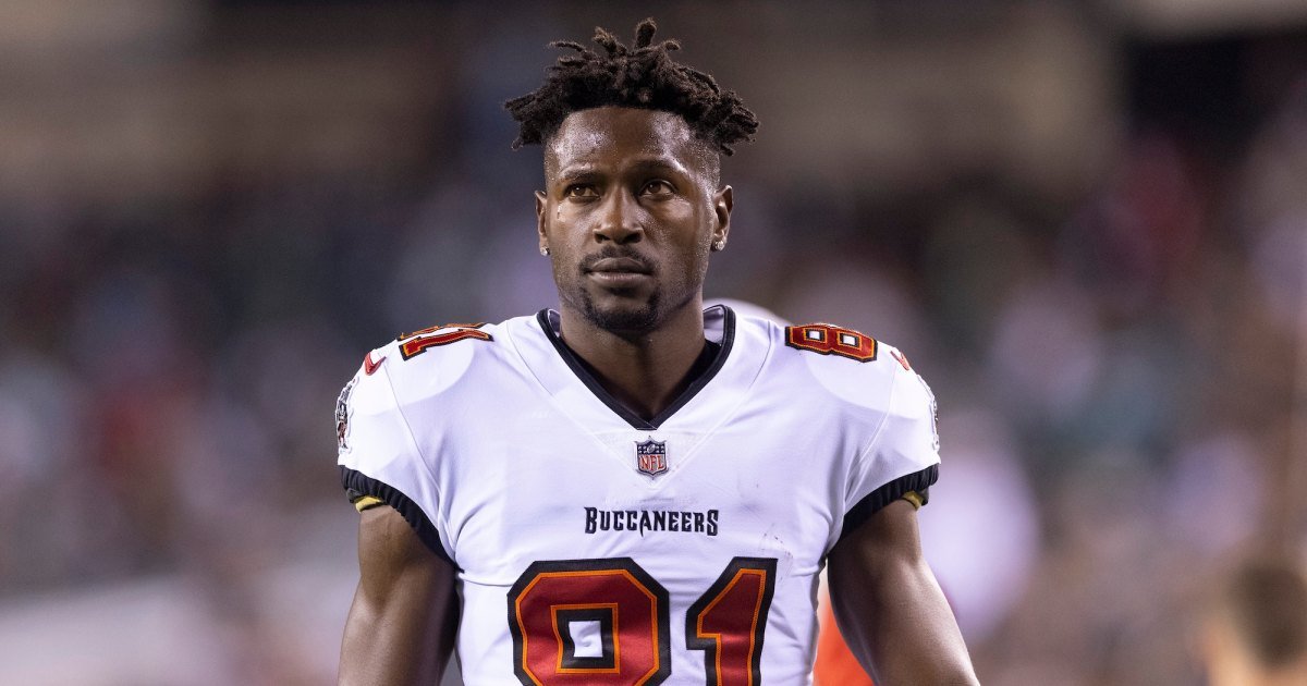 El exjugador de la NFL Antonio Brown buscado por intento de asesinato