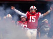 Dylan Raiola du Nebraska lanza el toque de 52 yardas en el granizo de 52 yardas para igualar a Michigan antes del final de la primera mitad