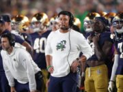 Después de 2 pérdidas tempranas, Notre Dame se enfrenta a una escalada difícil a la CFP, incluso si dirige la mesa