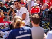 El FBI dice que tres “teorías de conspiración” de Charlie Kirk que involucran mensajes de texto, señales manuales y un segundo tirador podrían ser ciertas