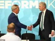 Entonces, ¿quién es el próximo, Nigel? ‘Más conservador al desierto’ para la reforma de Farage: después de que el ministro de la sombra, Danny Kruger, salta a un barco que declara ‘el partido conservador ha terminado’