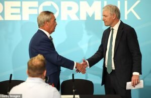 Entonces, ¿quién es el próximo, Nigel? ‘Más conservador al desierto’ para la reforma de Farage: después de que el ministro de la sombra, Danny Kruger, salta a un barco que declara ‘el partido conservador ha terminado’