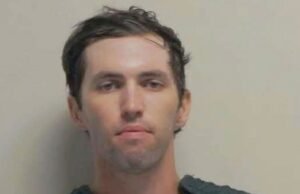 Charlie Kirk sospecha que se reveló la confesión al grupo de chat en línea poco antes de que se rindiera