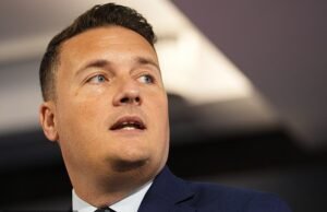 Las enfermeras recién calificadas recurren a los anuncios para trabajar a pesar de que Gran Bretaña enfrentó una escasez