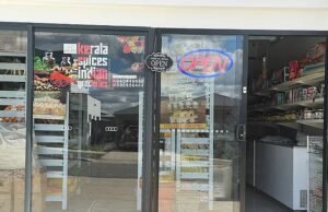 Propietario del supermercado indio que se abrió en unas pestañas de garaje suburbanas en vecinos quejándose