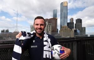 El ex ganador de Man United Star y World Cup Signs para la victoria de Melbourne en la A-League después de caer en desgracia la temporada pasada