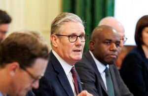 Keir Strmer hace una escalada vergonzosa, ya que se ve obligado a abandonar la esperanza de una tarifa del 0% en el Reino Unido sobre las exportaciones de acero antes de la visita de Trump