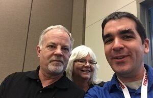 Respuesta asquerosa de trabajadores perezosos de Francia después del pasajero cuya beca perdieron dijo que la rastreó con la etiqueta aérea