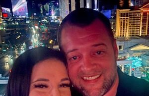 El operador de trabajadores del restaurante de Florida es despedido después de que los puestos de su esposa se burlan de Charlie Kirk ‘Servidores molestos’. ¿Estás de acuerdo?