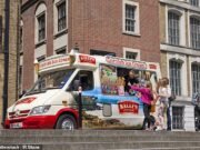 Plan del Consejo de Scrooges La prohibición de furgonetas de helados jugando Jingles durante más de 12 segundos y bloquea la venta de escuelas y hospitales externos en la represión de la confitería