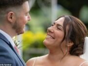 El momento del conductor es arrestado por la policía después de matar a su madre ‘hermosa’ de dos años en un accidente imprudente después de tejer y dejar el tráfico