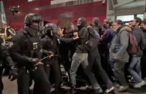 Fury Anti-Macron agarra a Francia nuevamente con casi un millón de personas listas para salir a las calles y los manifestantes que ya están en conflicto con la policía en el ‘Día de la Rabia’