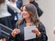 La prometida de Simon Mann lleva a la gente de luto a rendir homenaje al mercenario detrás del “golpe de estado de Wonga” en el servicio conmemorativo después de su muerte a la edad de 72 años