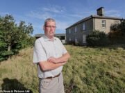 El pensionista angustiado que se vio obligado a dejar su casa familiar de 118 años para dar paso a un camino que nunca se ha construido “apenas puede mirarlo ahora”