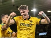 El delantero de los Wolves Jorgen Strand Larsen firma un nuevo contrato de cinco años, en un enorme aumento para Vitor Pereira después de cuatro derrotas consecutivas en la Premier League