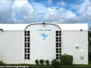 La escuela distópica 75ana año año “espejo negro” abandona los principios básicos de la educación … pero a los padres les encanta