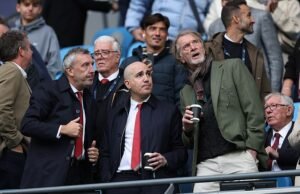 El director de fútbol de Man United, Jason Wilcox, ofrece una súplica a Sir Jim Ratcliffe, ya que un chef establece su plan para transformar el club en una rara aparición pública