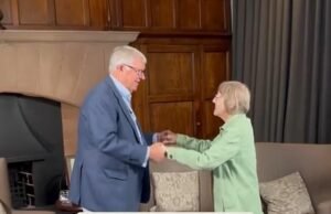Momento reconfortante Sir Alex Ferguson, 83