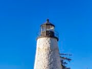 Powning Maine Seaside Town sacudido por un argumento feo en el que logra vivir en su increíble faro