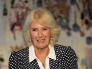 La reina saluda a los “compañeros de la biblioteca” en su festival literario y se disculpa si su “rinuja en voz” después de haber “hablado mucho sobre los últimos días” después de haber luchado contra la enfermedad.