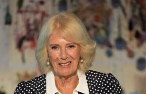 La reina saluda a los “compañeros de la biblioteca” en su festival literario y se disculpa si su “rinuja en voz” después de haber “hablado mucho sobre los últimos días” después de haber luchado contra la enfermedad.