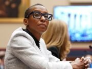 Claudine Gay, ex presidente en desgracia en el antiguo Harvard, lanzó un ataque hinchado contra los intentos del sucesor de limpiar su desastre