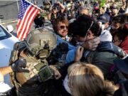 Anarquía en “Chiraq”: demócrata en el proclamamiento del cuerpo fuera del bloqueo de los migrantes mientras el legislador enmascarado está expuesto