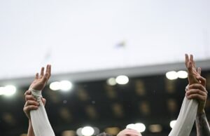 Sam Kerr “ No puedo dejar de sonreír ‘después de haber recibido una mano hecha a mano para finalmente alcanzar 100 goles