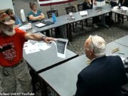 La reunión de la junta escolar desciende en el caos sobre los comentarios de los maestros sobre el asesinato de Charlie Kirk