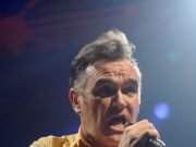 La superestrella de los años 80 canceló los conciertos después de una aterradora amenaza de muerte que hacía eco del asesinato de Charlie Kirk