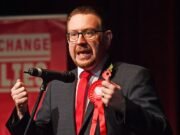 Andy Burnham está bloqueado (por el momento): el ex ministro dice que no se retirará para dejar al alcalde de Manchester en el Parlamento para que pueda desafiar a Starmer