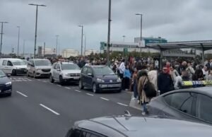 El aeropuerto de Dublín es evacuado después de una alerta de seguridad porque se envían cientos de pasajeros fuera de la terminal
