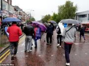 Establezca problemas de advertencia de tambor de la oficina, mientras que la tarjeta muestra áreas frente a las fuertes lluvias y fuertes lluvias de lluvias