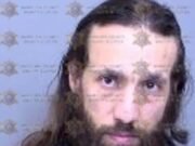 En la foto: Shooter que se metió en el estadio conmemorativo Charlie Kirk disfrazado de policía … ya que es liberado en Bond