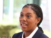 Tory Rebel establece un “reloj de retroexcavadora” de UP