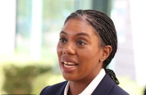 Tory Rebel establece un “reloj de retroexcavadora” de UP