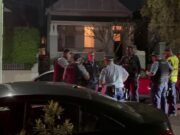 Rocks Leichhardt disparando después de que la policía continuó a través de Sydney dejó a un policía en el hospital