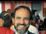 En la foto: Abogado anti-Trump que filmó la estación de prensa de ABC después de la suspensión de Jimmy Kimmel