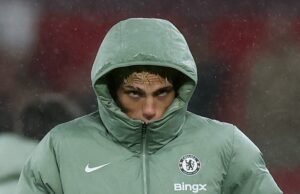 Los fanáticos de Man United están apuntando a una canción brutal en Alejandro Garnacho a su regreso a Old Trafford, mientras que Amad Diallo limpia su cuenta de Instagram después de compartir una foto con su ex compañero de equipo