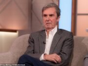 John Stapleton murió a la edad de 79 años: la emisora muere pacíficamente en el hospital después de la batalla con la enfermedad de Parkinson