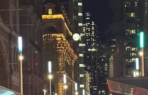 El restaurante más moderno de Sydney, Totti’s, es evacuado durante la prisa por la cena animada después de que estalló el fuego en la cocina