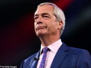 Nigel Farage promete salvar a los contribuyentes 230 mil millones de libras esterlinas al devolver a cientos de miles de migrantes si la reforma gana las próximas elecciones