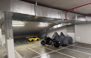 Por qué un convertible amarillo encendió una guerra en un edificio exclusivo