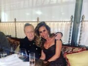 El dueño de West Ham, David Sullivan, Real Housewives of Cheshire Fiancée, de 44 años, lanzó una defensa estimulante de su compañero porno multimillonario de 76 años, los fanáticos que exigen que venda el Club de Crisis