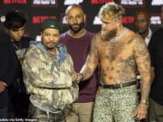 Dave Portnoy golpea a Jake Paul “ Clown Show ” de Jake Paul, mientras excede a Gervonta Davis durante el evento de lanzamiento de Nueva York
