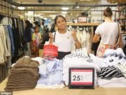 Brazo de sangre a Myer: la participación de Aussie Icon está bloqueada, mientras que el experto minorista emite una advertencia oscura sobre la cadena minorista de ventas