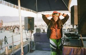 DJ internacional que dijo que no podía trabajar y continuó el fabricante por £ 100,000 £ viajó por el mundo en los festivales “, dijo el tribunal