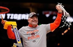 Dave Portnoy ha explotado “ `Idiot ” de la estrella ESPN retirada del entrenador de Auburn y la sospecha de Trump Bruce Pearl